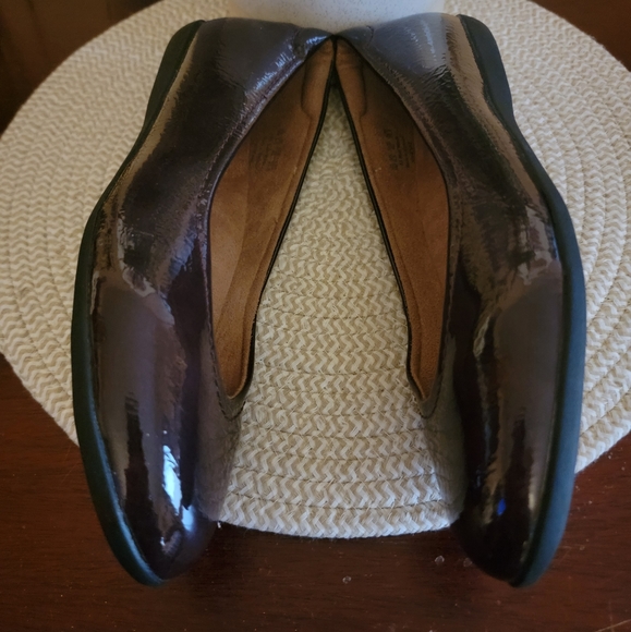 Beautiful Naturalizer Brown Patent Leather Flats - Picture 8 of 9
